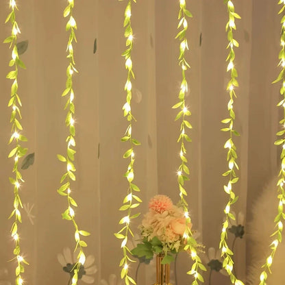 Cortina de Luzes Natalinas com Folhas – Encanto e Magia em Cada Detalhe